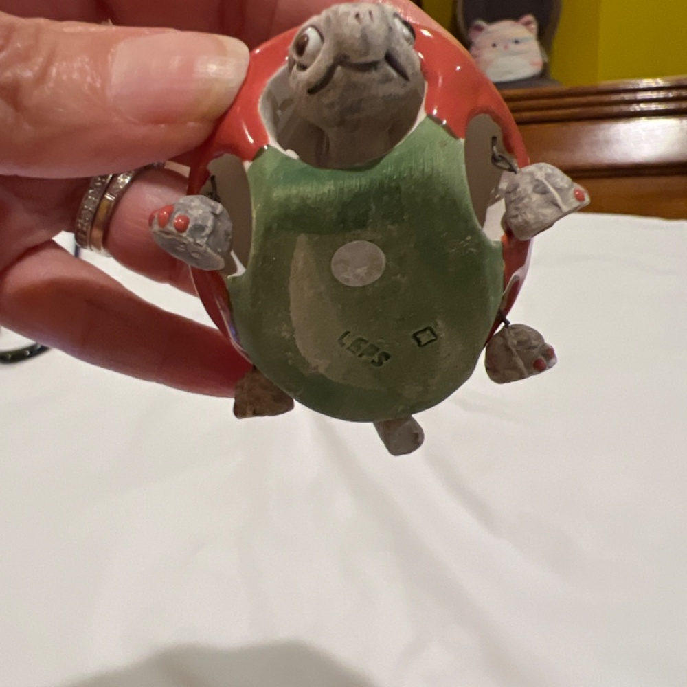 Ceramic Coral with Green Daisies Wiggling Turtle - Picture 5 of 7